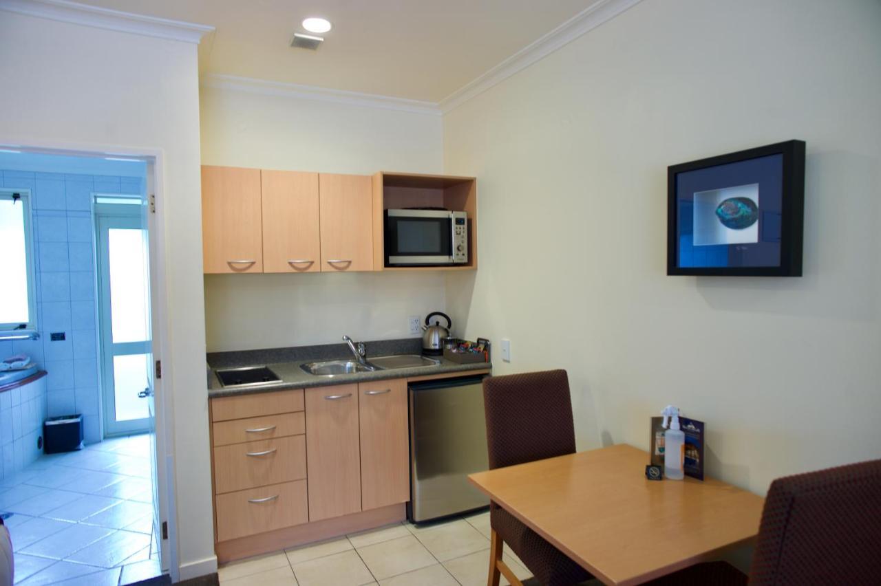 منتجع ريجال بالمز 5 ستار سيتي روتوروا المظهر الخارجي الصورة A kitchenette in a hotel room