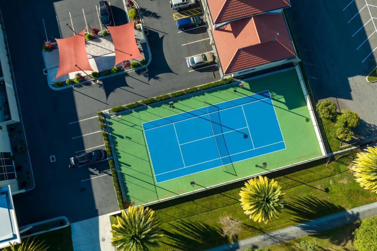 منتجع ريجال بالمز 5 ستار سيتي روتوروا المظهر الخارجي الصورة Tennis court at the complex