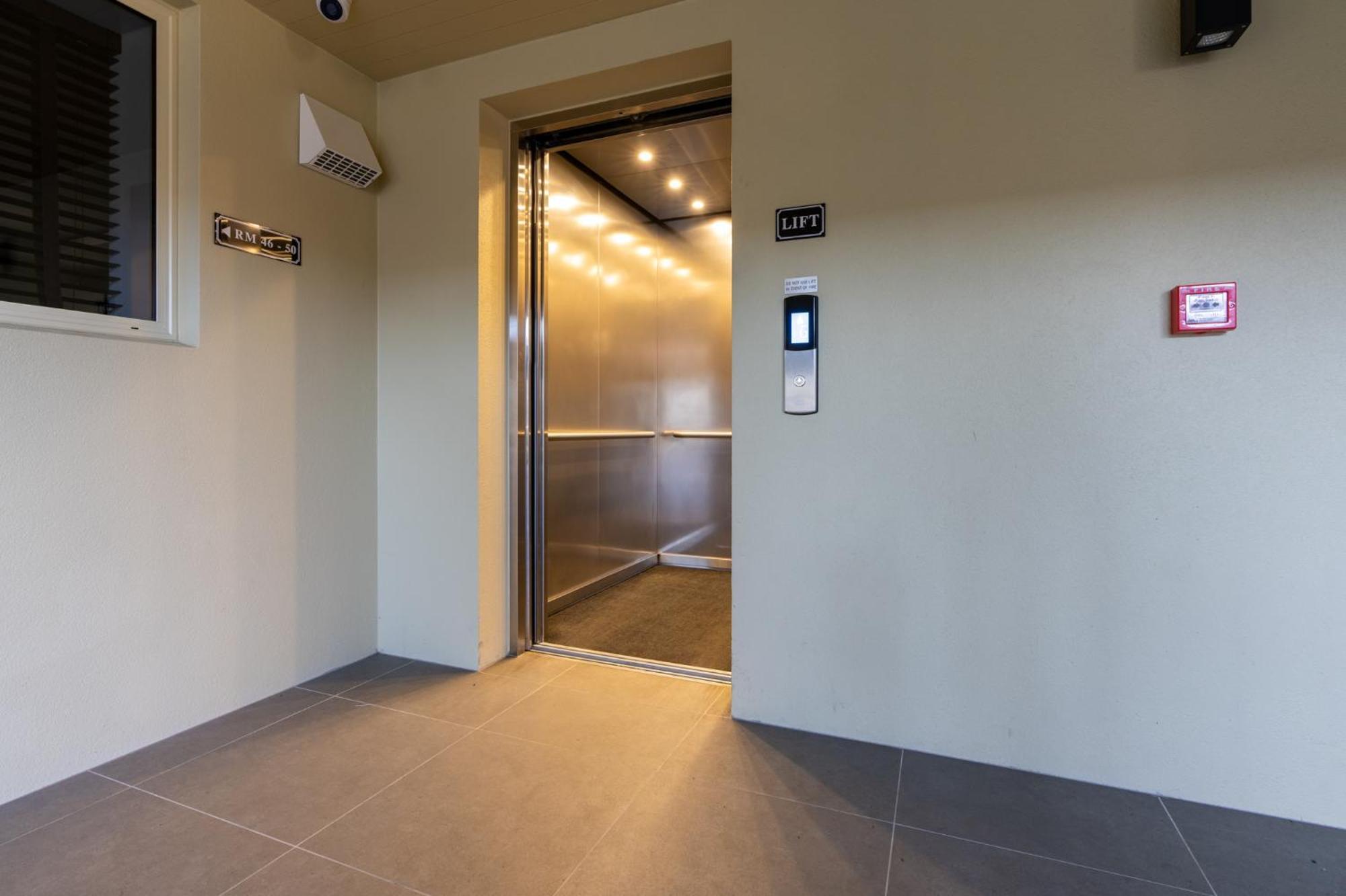 منتجع ريجال بالمز 5 ستار سيتي روتوروا المظهر الخارجي الصورة A residential elevator