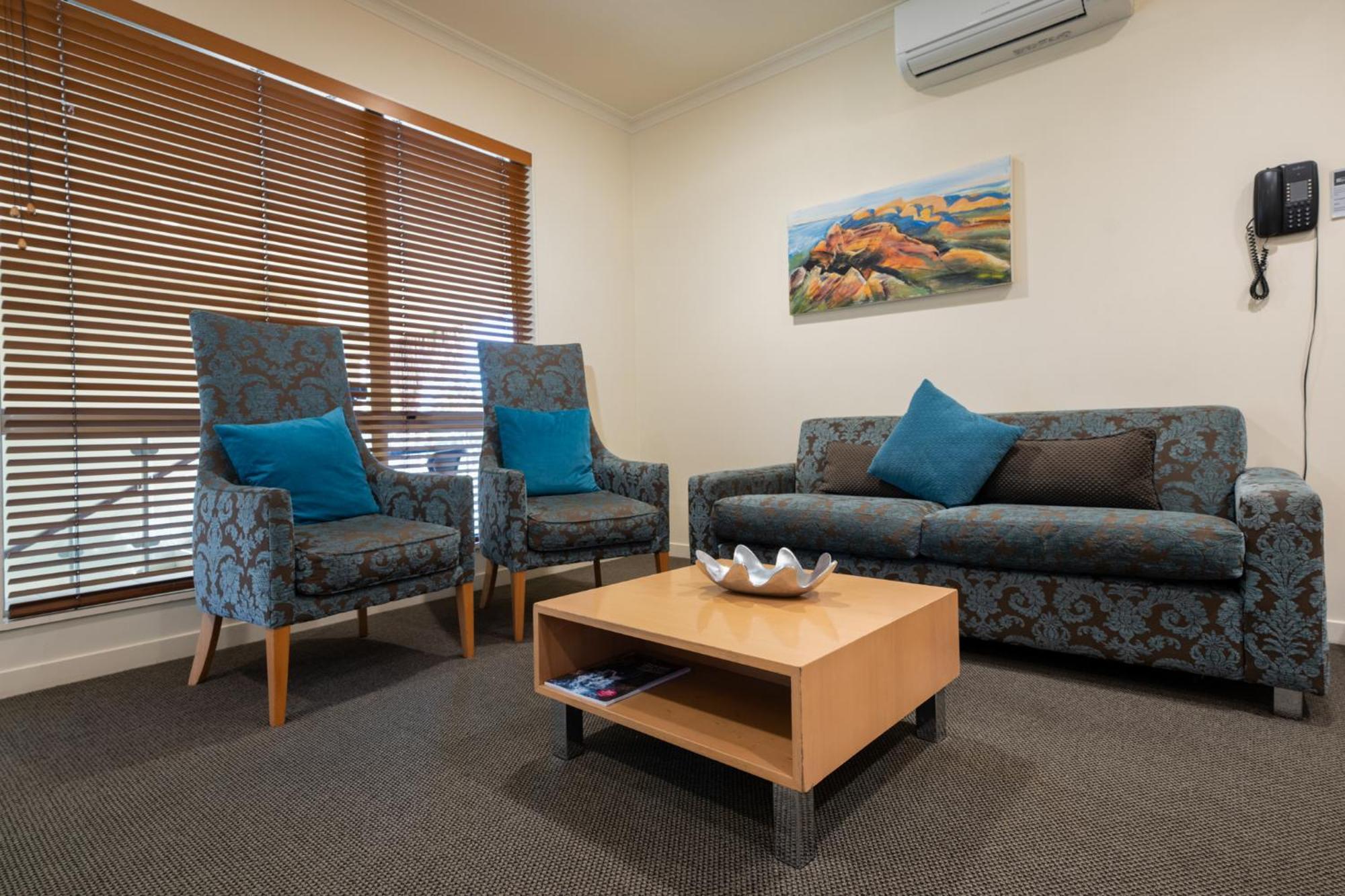 منتجع ريجال بالمز 5 ستار سيتي روتوروا المظهر الخارجي الصورة A living room in a typical apartment